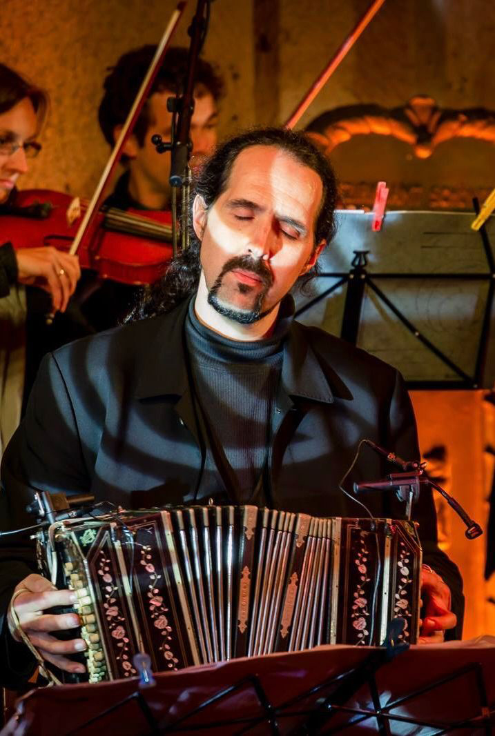otros Aires, Korey Ireland, Bandoneón